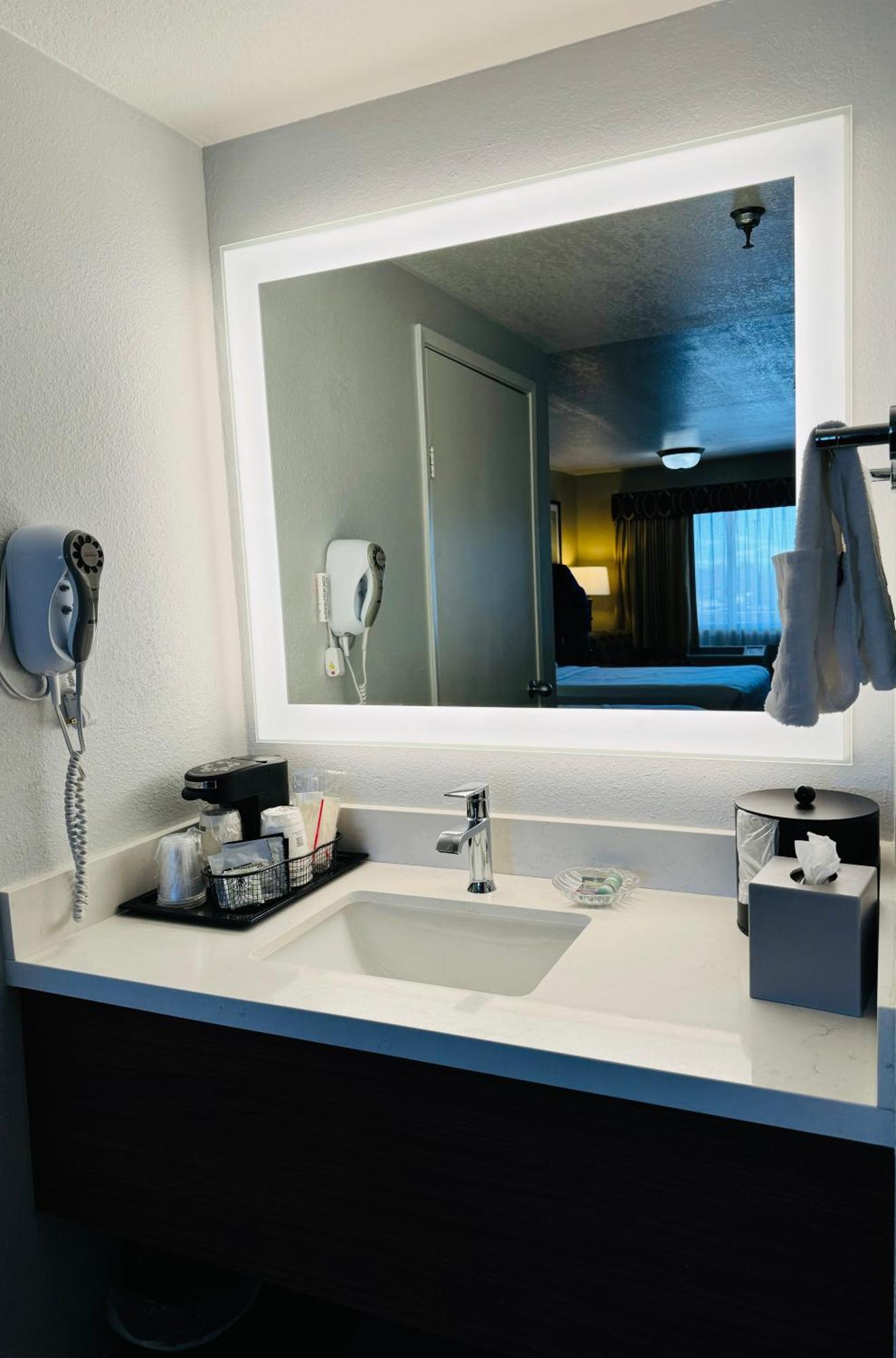 Best Western Desert Winds Mojave Exterior photo